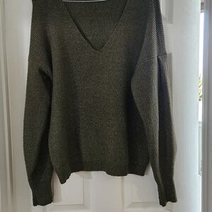 Lulu's Green V-Neck Sweater Classic Knit